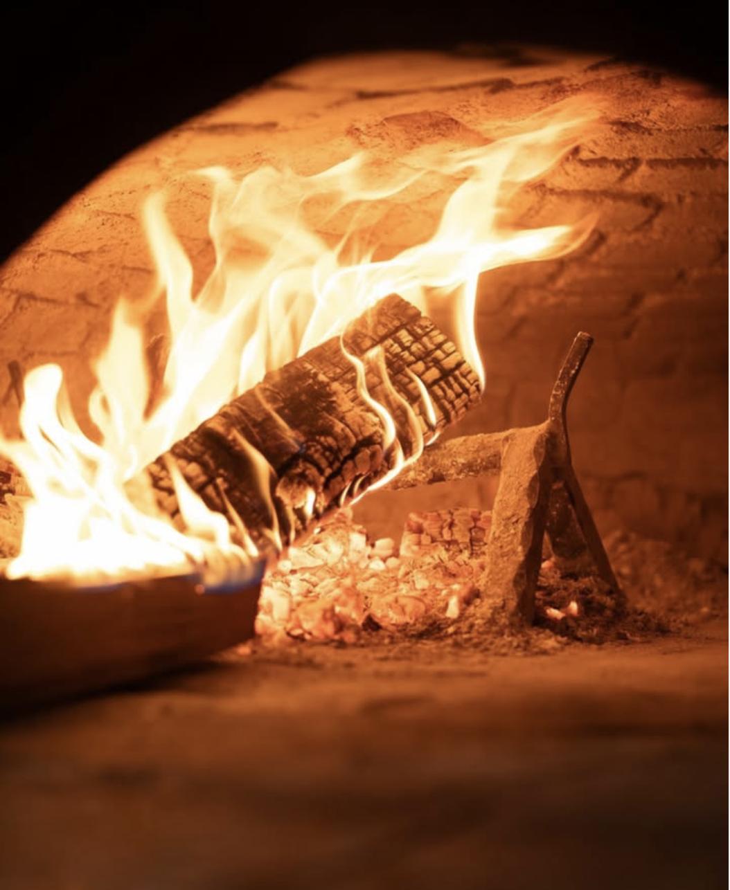 Forno a legna con fuoco vivo